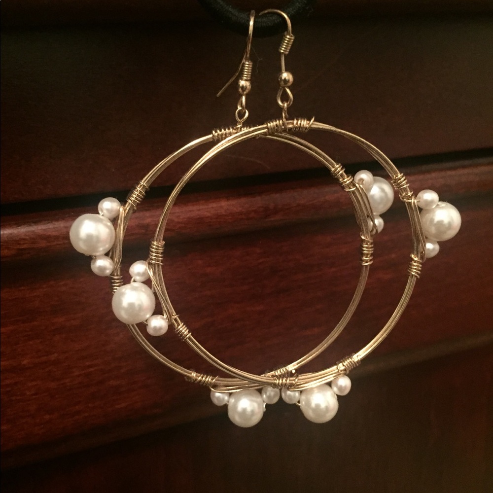 Wire earrings with pearls! 💓